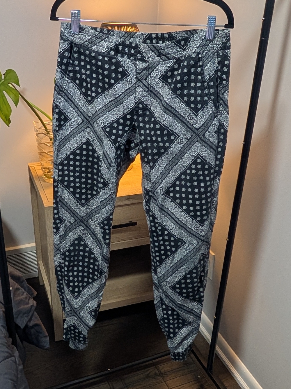 Kids Black & White Patterned Jogger Pants